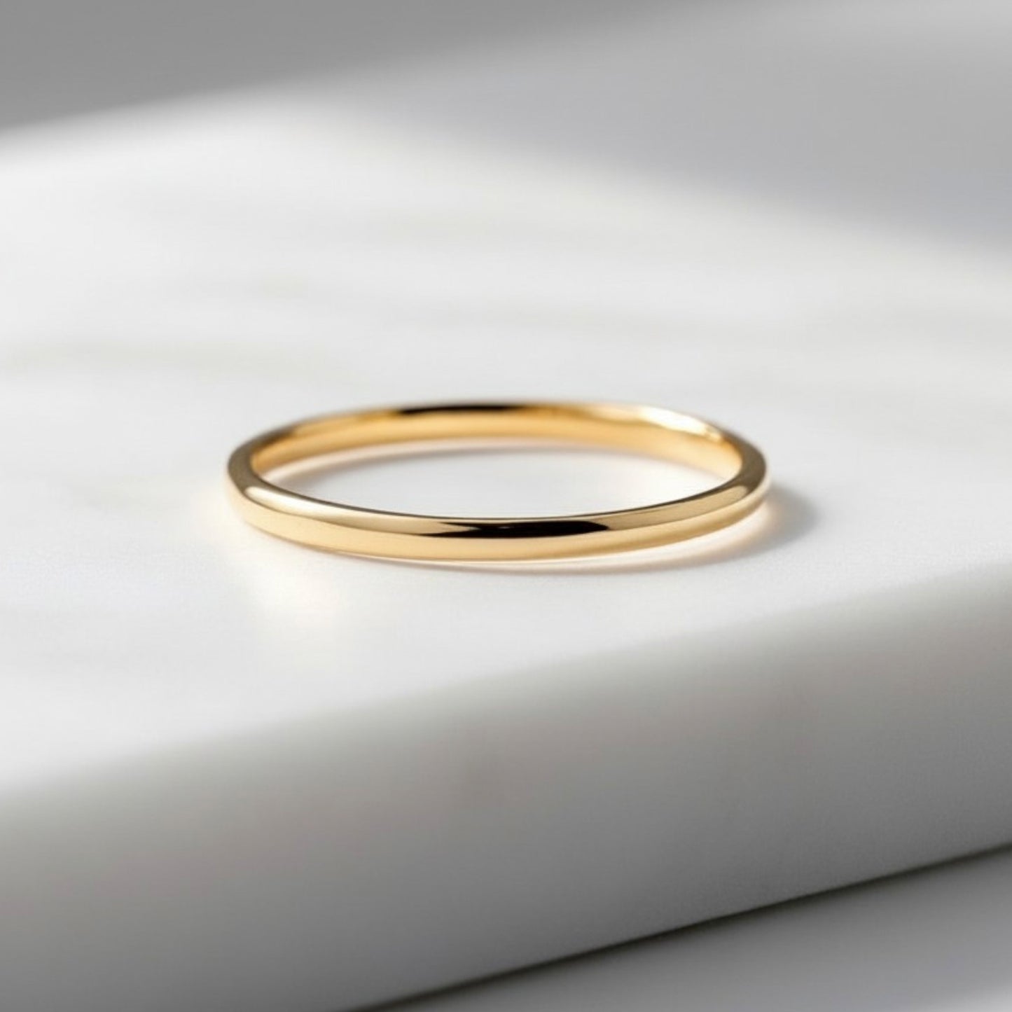 Alliance de mariage empilable en or jaune et tungstène pour femme