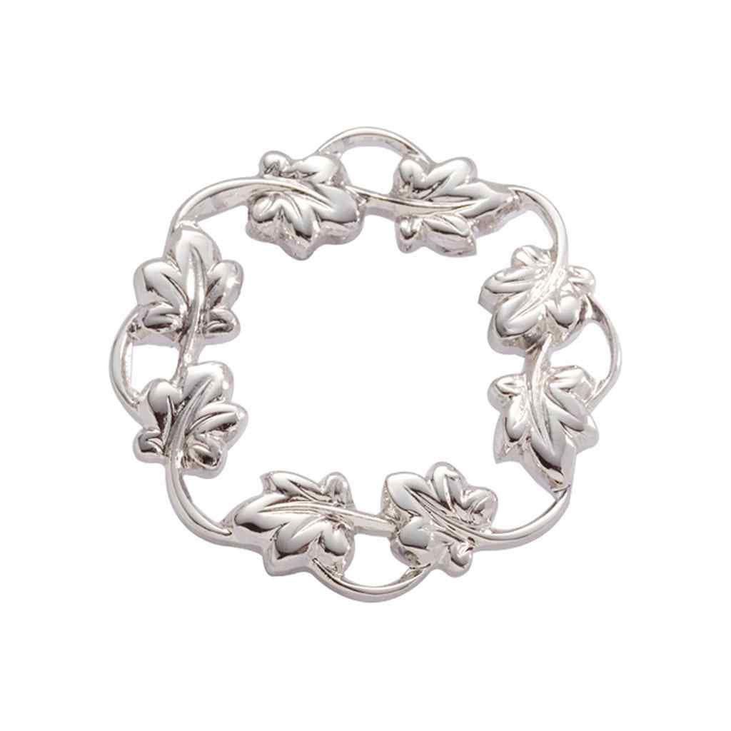 A wreath pin displayed on a neutral white background.