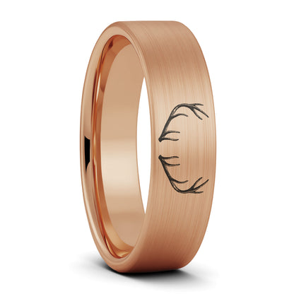 Alliance pour femme en tungstène doré brossé gravé en bois de tungstène