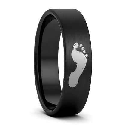 Bague pour femme en tungstène noir brossé à empreinte personnalisée