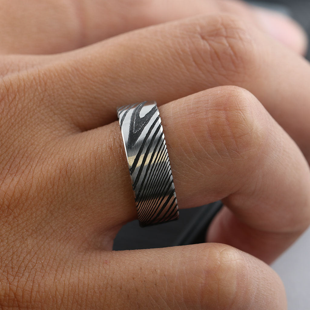 Alliance pour homme en acier de Damas noir plat