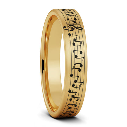 Anillo de tungsteno dorado cepillado con notas musicales y canción personalizada para hombre