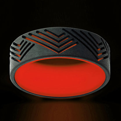 Alliance pour homme en zirconium rouge phosphorescent avec découpes géométriques de montagne