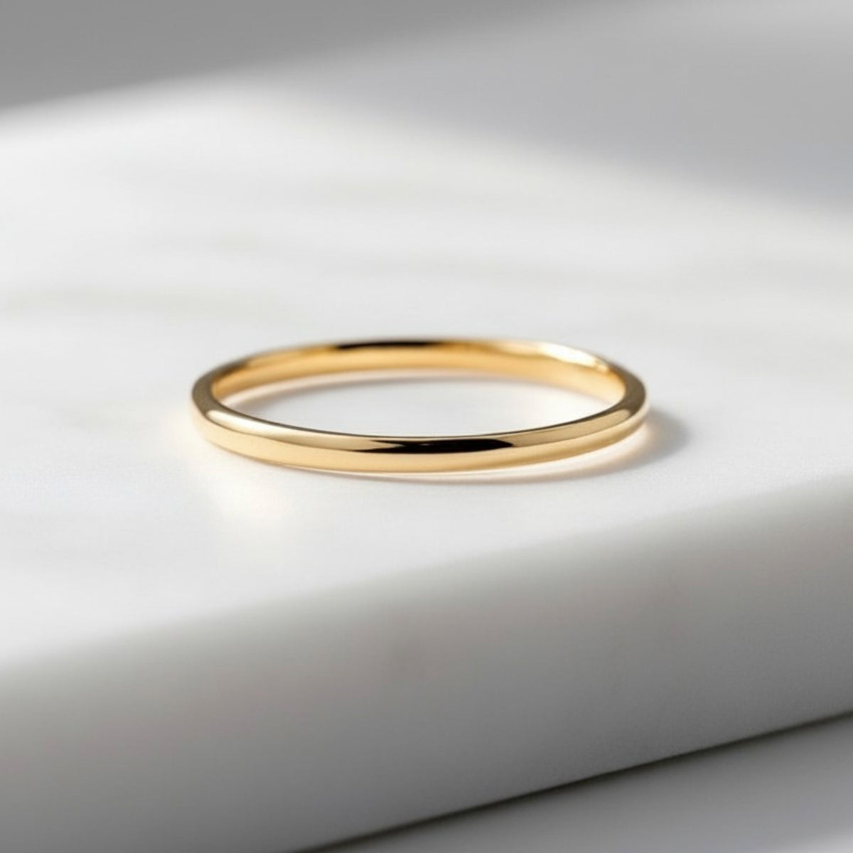 Alliance de mariage empilable en or jaune et tungstène pour femme