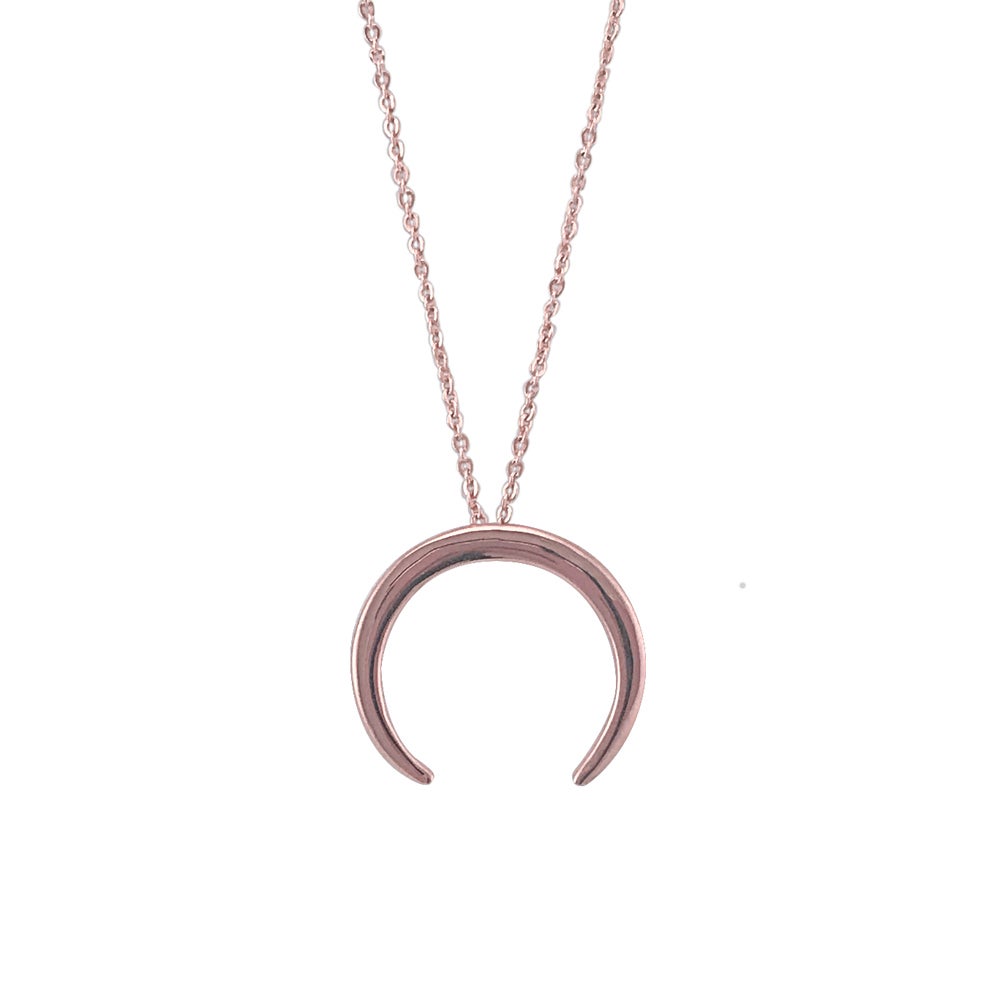 Rose Quartz Crescent Moon Pendant Necklace – studiodeepasethi