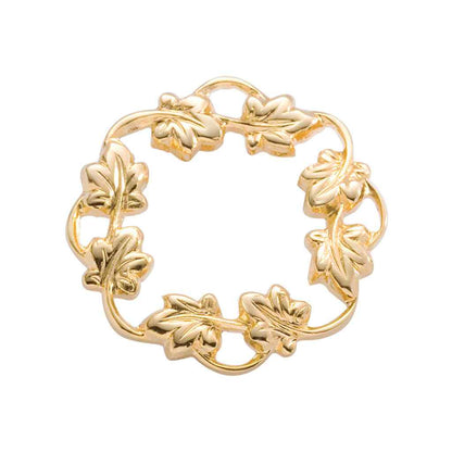 A wreath pin displayed on a neutral white background.